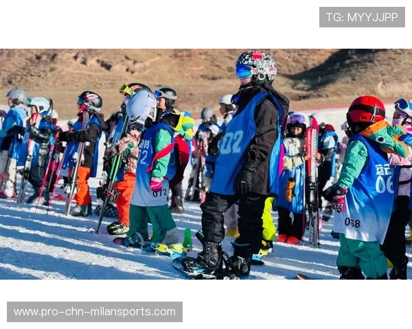 世界滑雪公开赛在赛后举办技术讲座帮助选手与教练交流，世界滑雪锦标赛时间